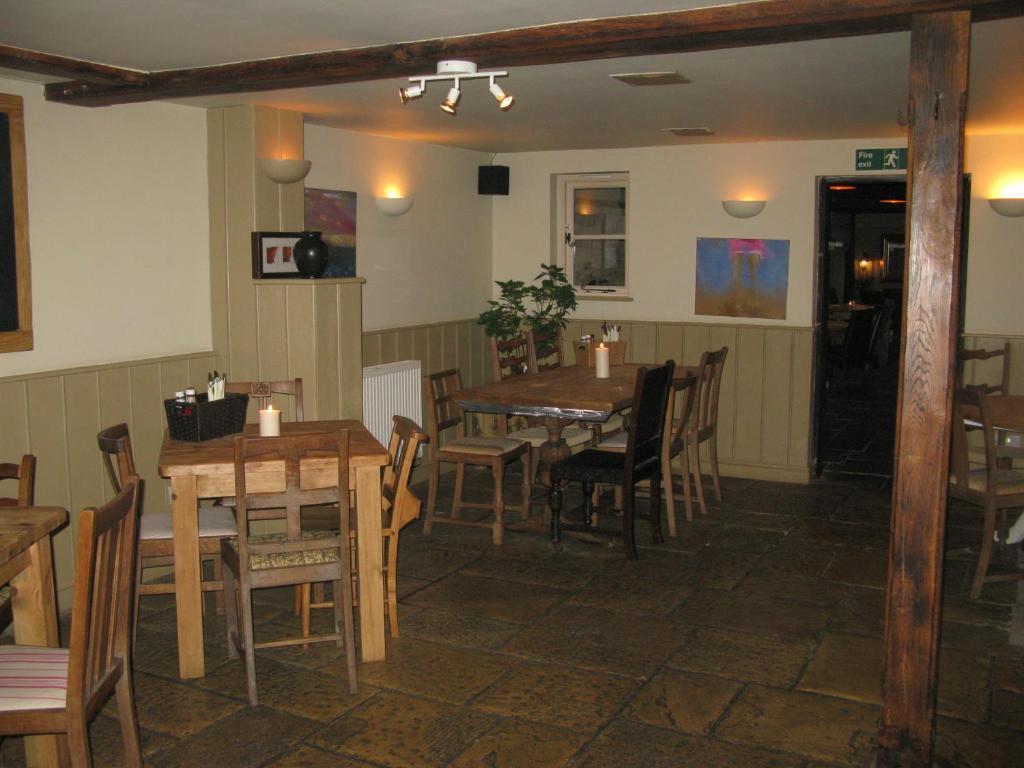 The Chequers Inn Cassington Exterior photo