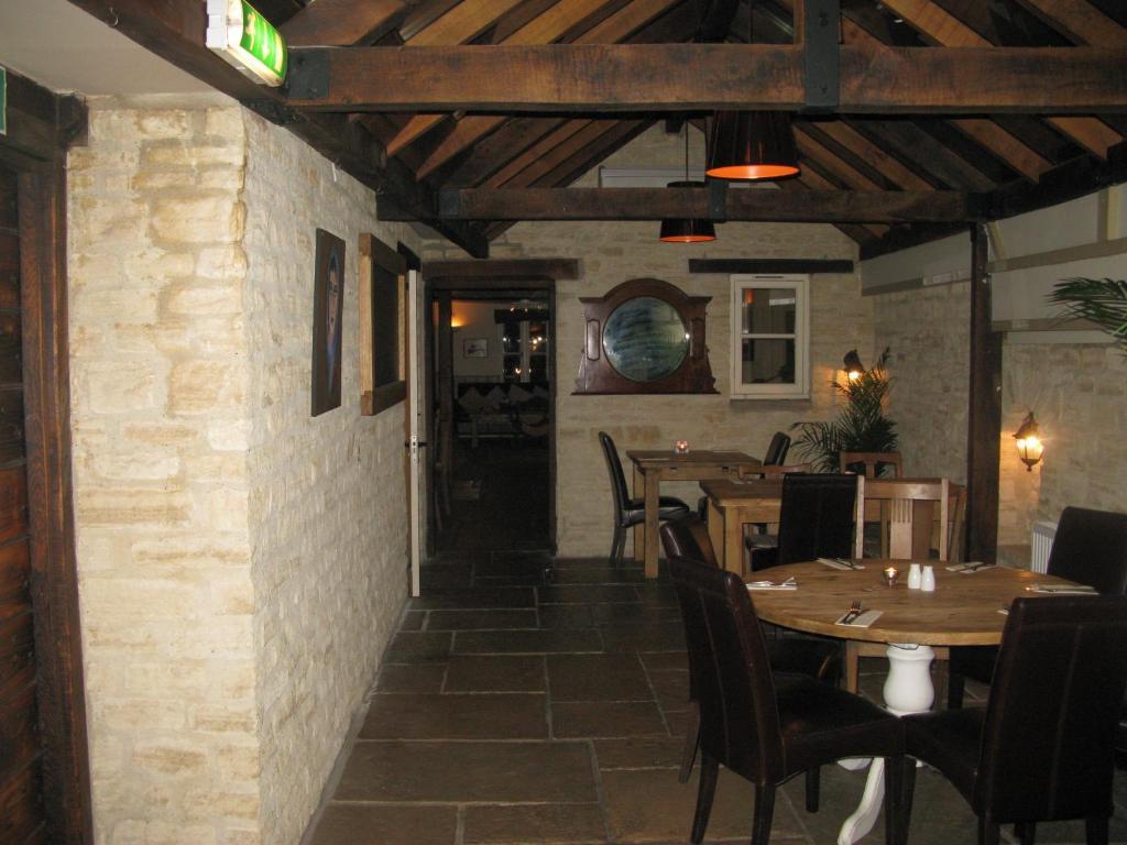 The Chequers Inn Cassington Exterior photo