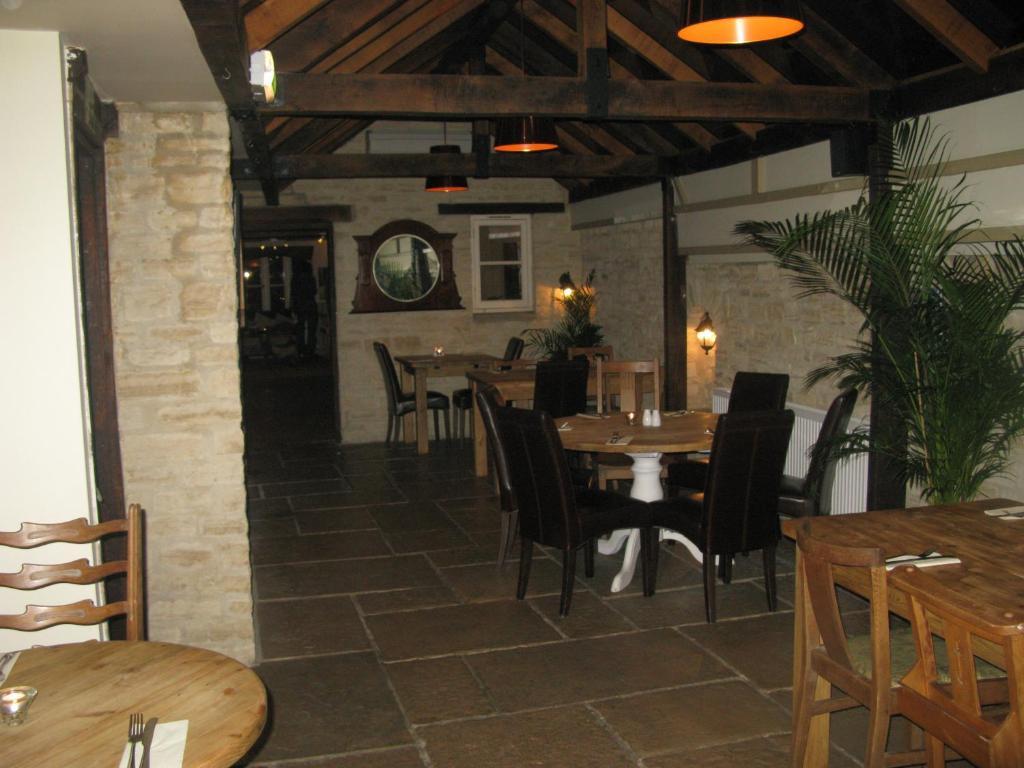 The Chequers Inn Cassington Exterior photo